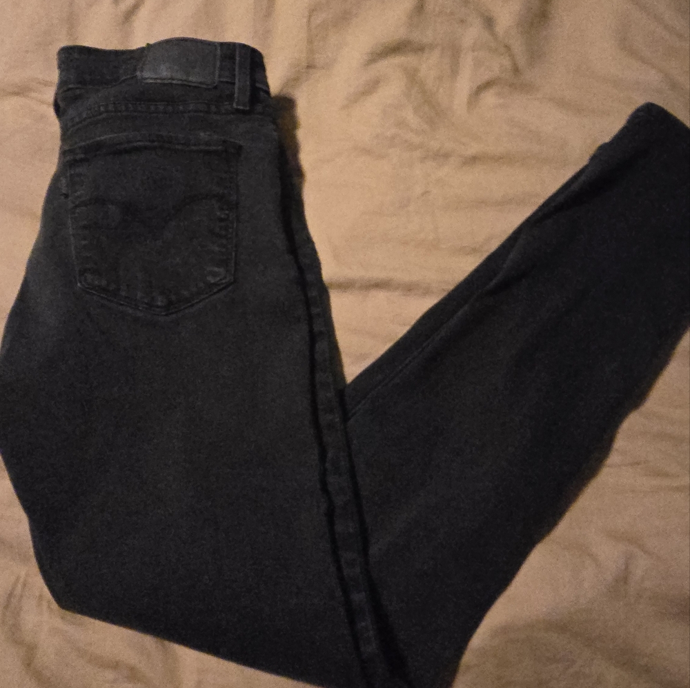 Women's Levis Black Skinny Jeans with Classic Design